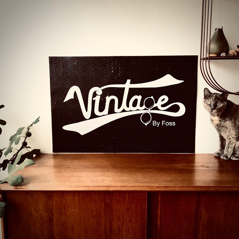 Skilt med Vintage by Foss logo